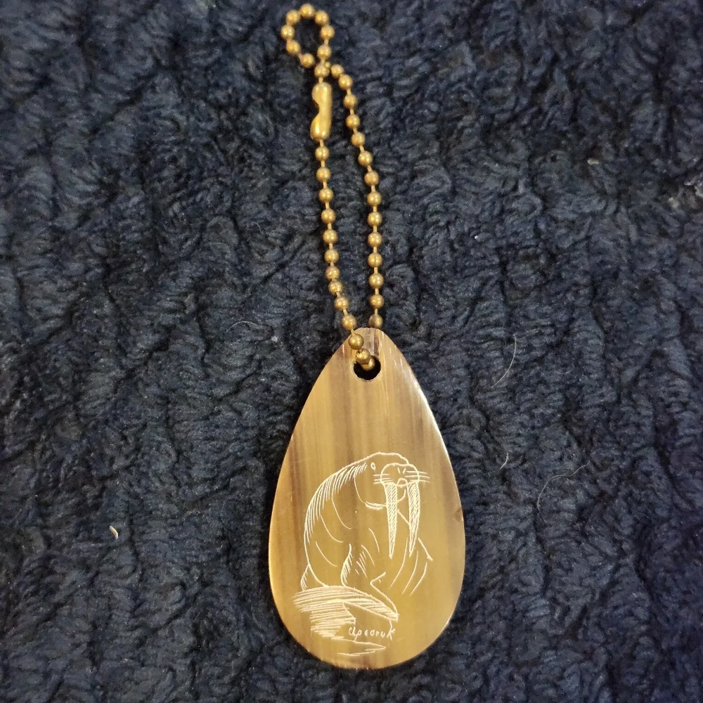 Vintage Walrus Engraved Teardrop Keychain Brown & Gold